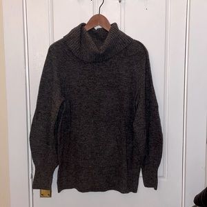 Cozy winter sweater.  Slight balloon sleeve adds to the style. Worn once.